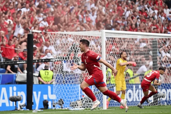 欧洲杯补时奇迹：塞尔维亚绝平，进球数超上届